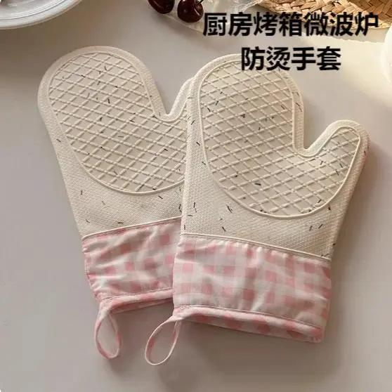 我终于找到适合厨房防烫的隔热手套了 我平时喜欢自己在家做烘焙，从烤箱拿东西时总担