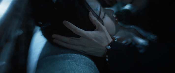 月鳞绮纪床戏 这段戏份不仅氛围感绝佳，还将影视美学展现得淋漓尽致，两人的情感交融