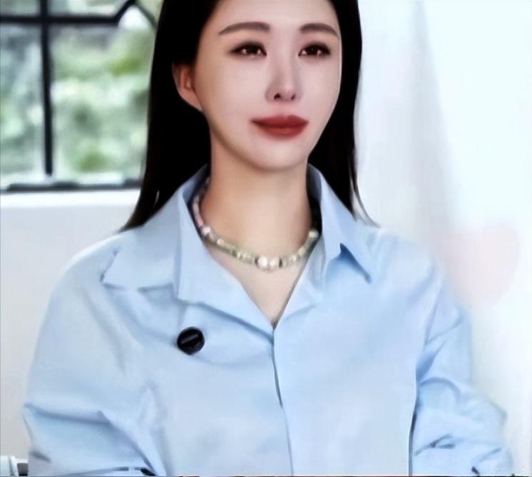 老王和田小姐这出“神仙眷侣”戏码彻底凉了！曾经十指紧扣的合影全被删光，共同项目只