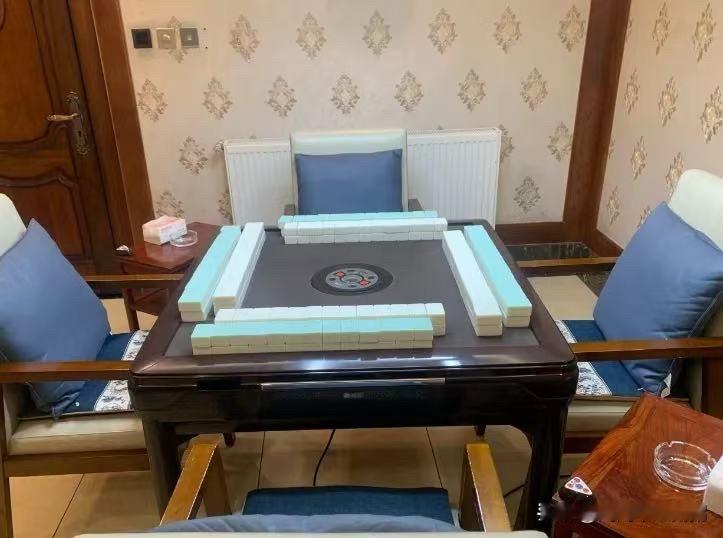 “悲剧还是发生了！”12月24日，湖南长沙，一女子打了3天麻将后，突然感觉双腿有