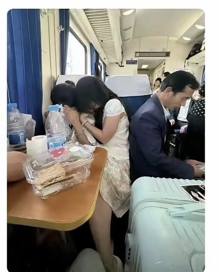 谁懂啊，刷到这个真的笑不活了😂
 
某书上有个女生发帖子，标题写着：
“大叔不