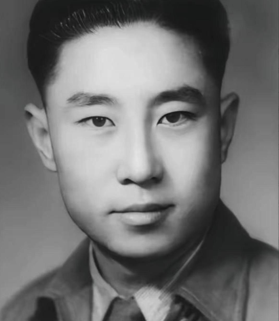 1938年，特务去抓杨文海，刚到校门口竟撞上本人。他以为完了，不料特务没动手，只