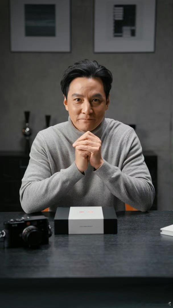 吴彦祖开箱小米17Ultra徕卡版小米17 Ultra徕卡版内置两款标志性徕卡画