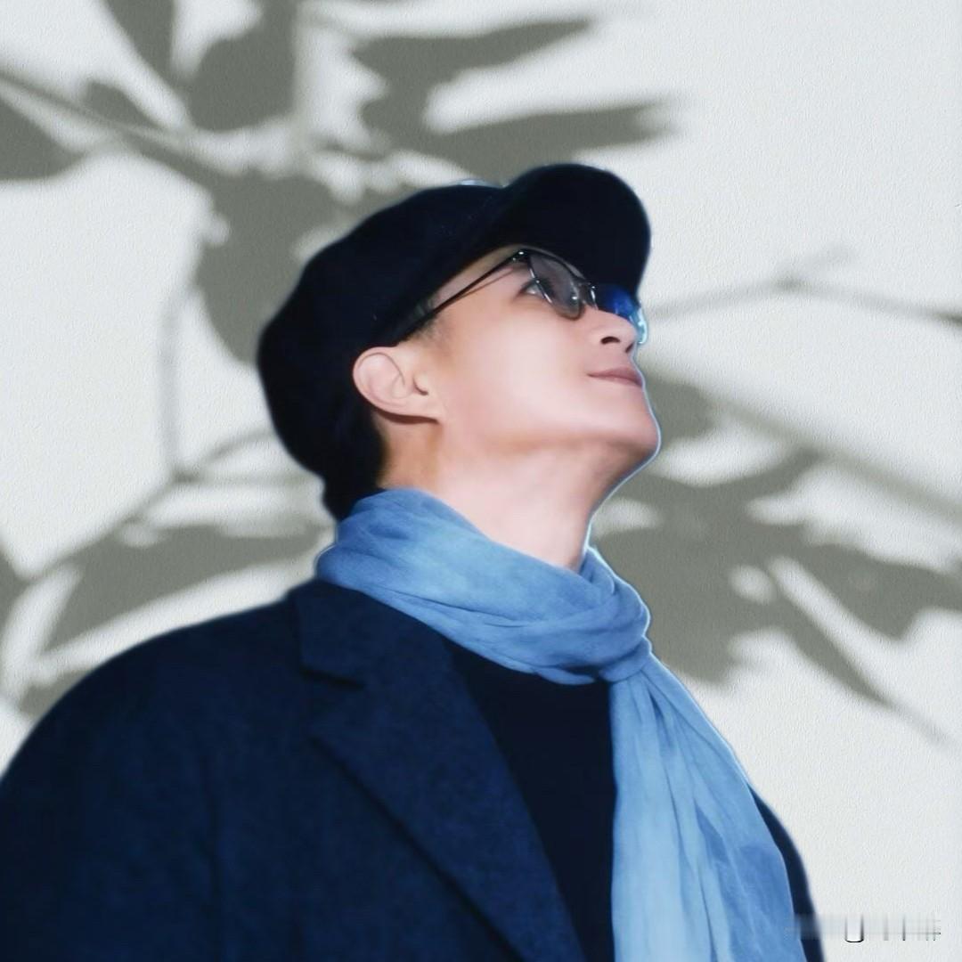 老喽，还是沉不住气！
昨天去接孩子放学，
一位机关事业管理中心的领导说：
“恭喜