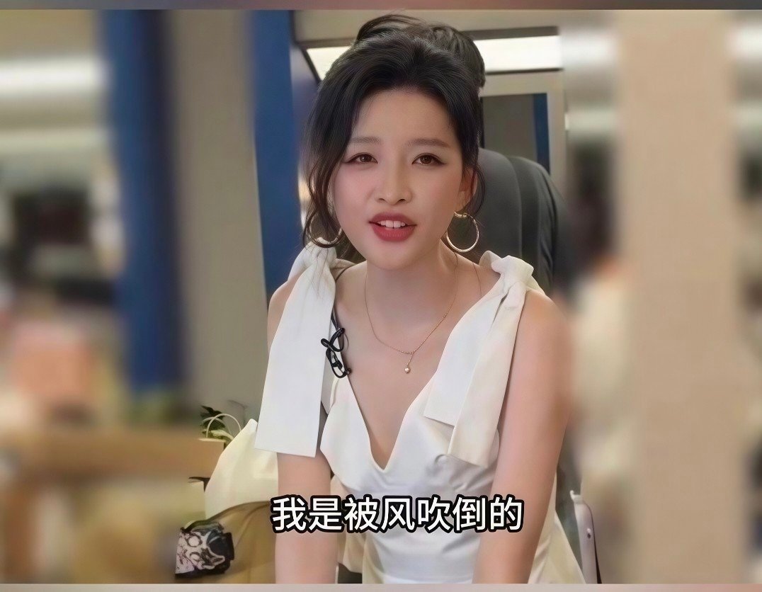 孙怡雨中被风吹倒，工作室发文报平安：经检查无大碍，仅裤子微湿“乘风破浪”的姐姐，
