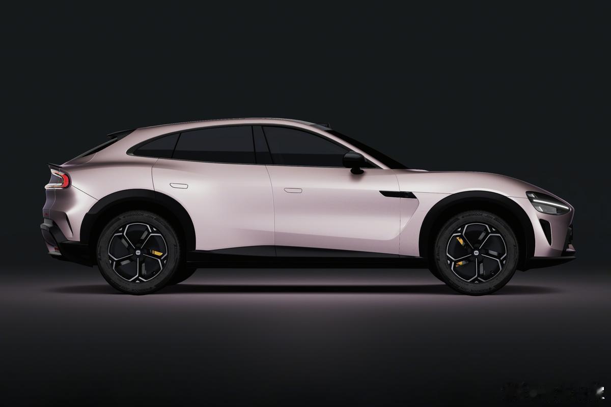 小米在静悄悄地做一件事：给YU7做减法。最新消息，工信部新申报目录里出现了一款新