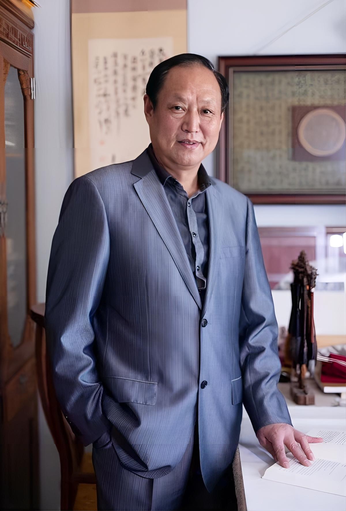 长安书脉的当代守望者——杨晔书法评析与价值评估
 
杨晔，号八府居主人，陕西省书