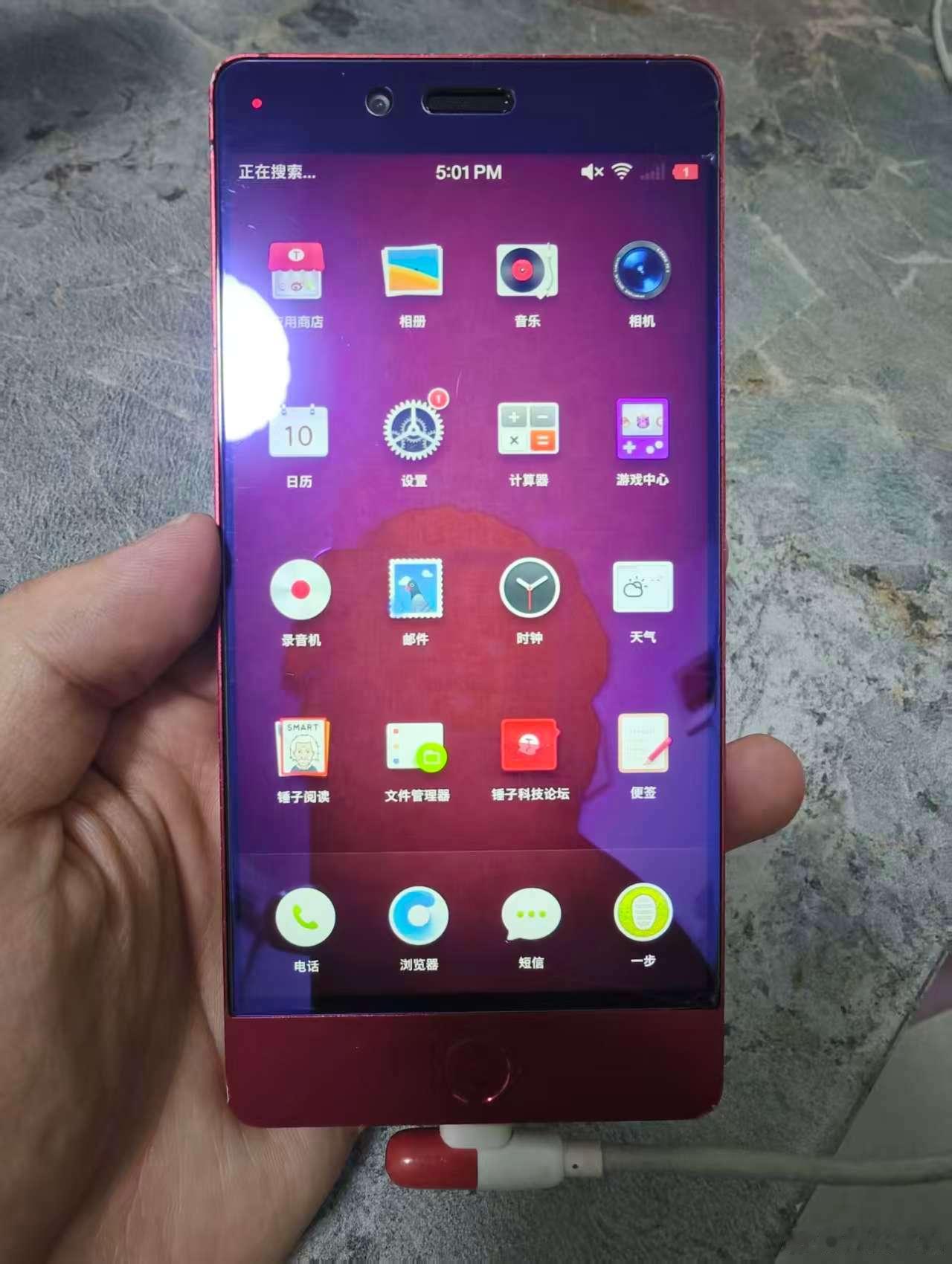 居然收到了一台锤子的坚果Pro手机，现在老罗也因为西贝事件被推上风口浪尖，同时也