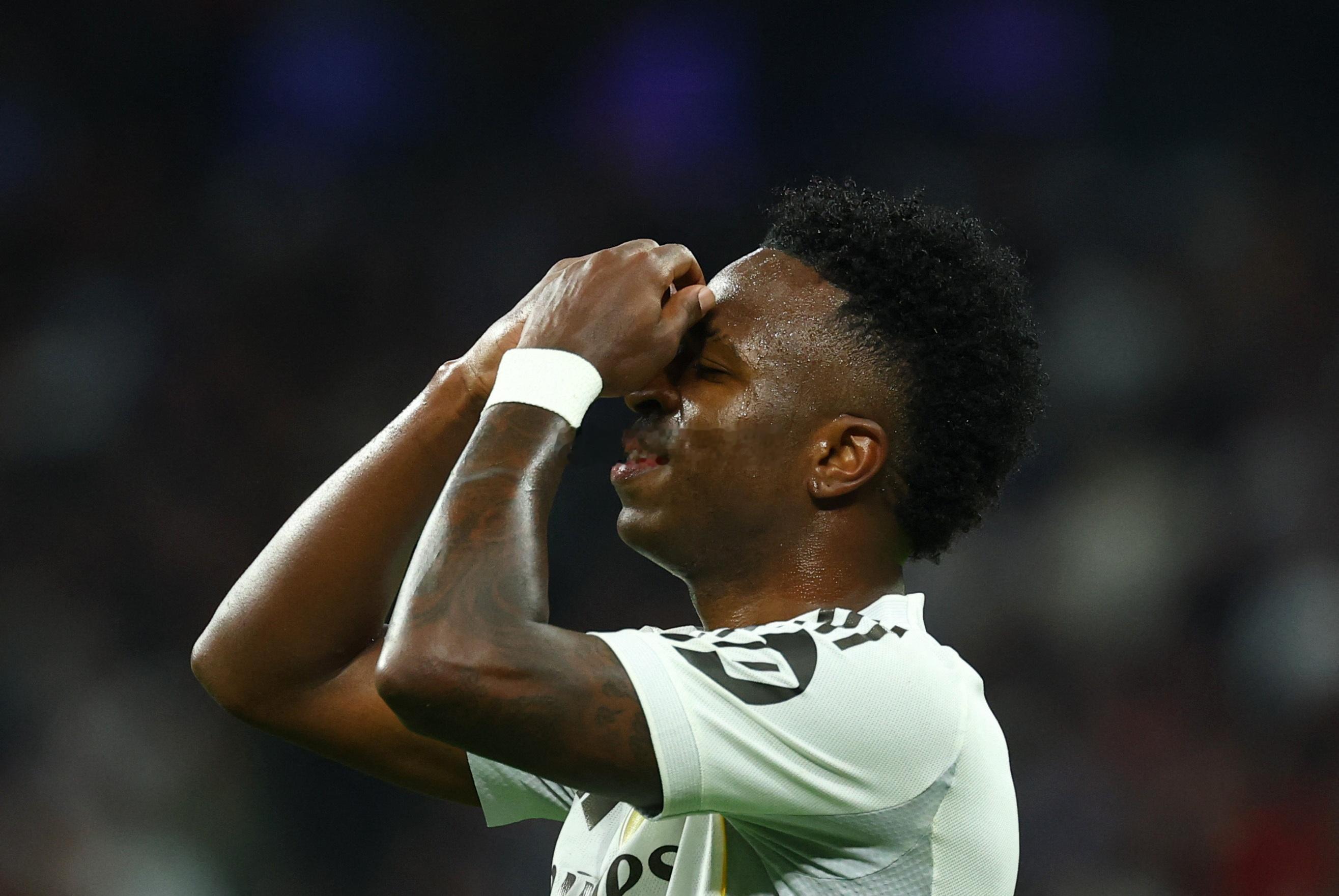 《卫报》报道称切尔西正在计划斥资1.35亿镑引进皇马边锋维尼修斯。对此，西班牙六