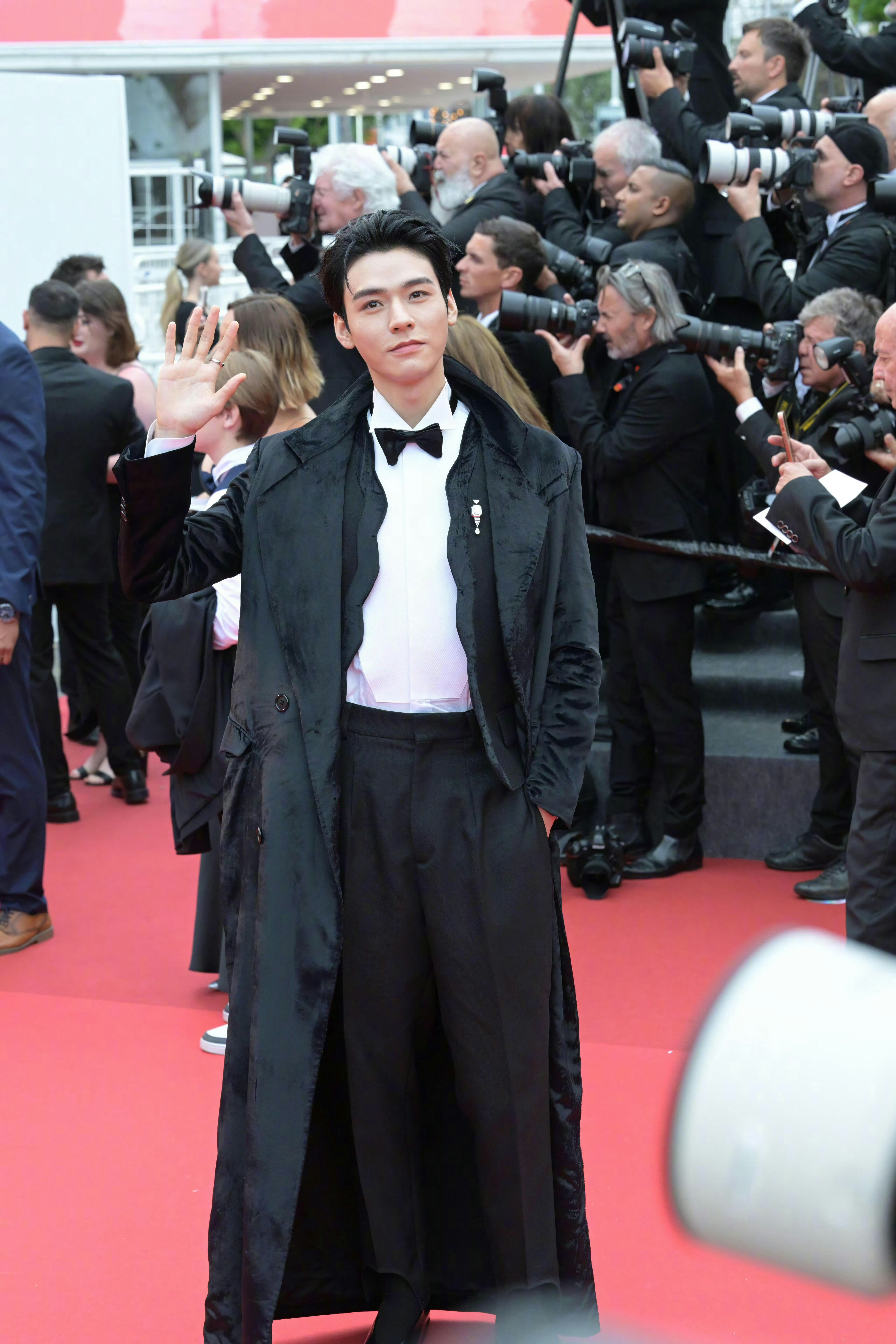 龚俊、刘晓庆、戴燕妮、吕艳婷、瀚墨、万千惠、赵樱子亮相戛纳红毯🈶戛纳红毯上的中