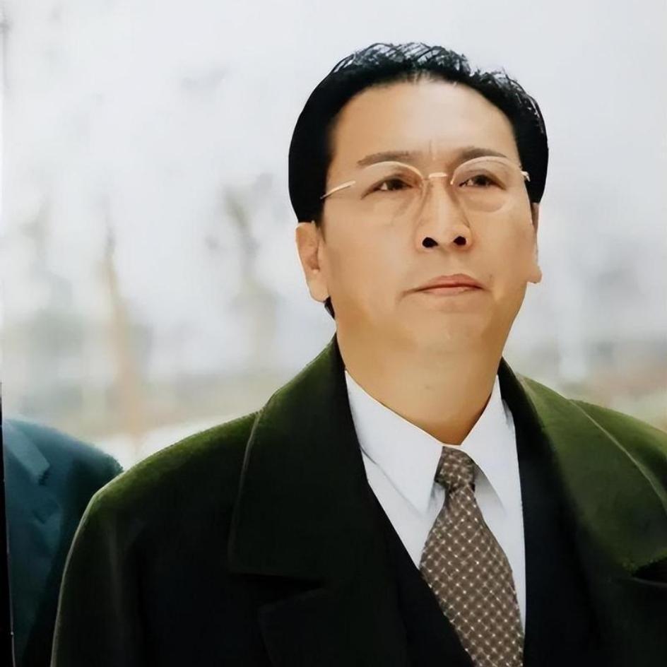 70岁毕彦君活成娱乐圈清流！
 
老戏骨毕彦君，戏里角色跨度极大，演啥像啥，《大