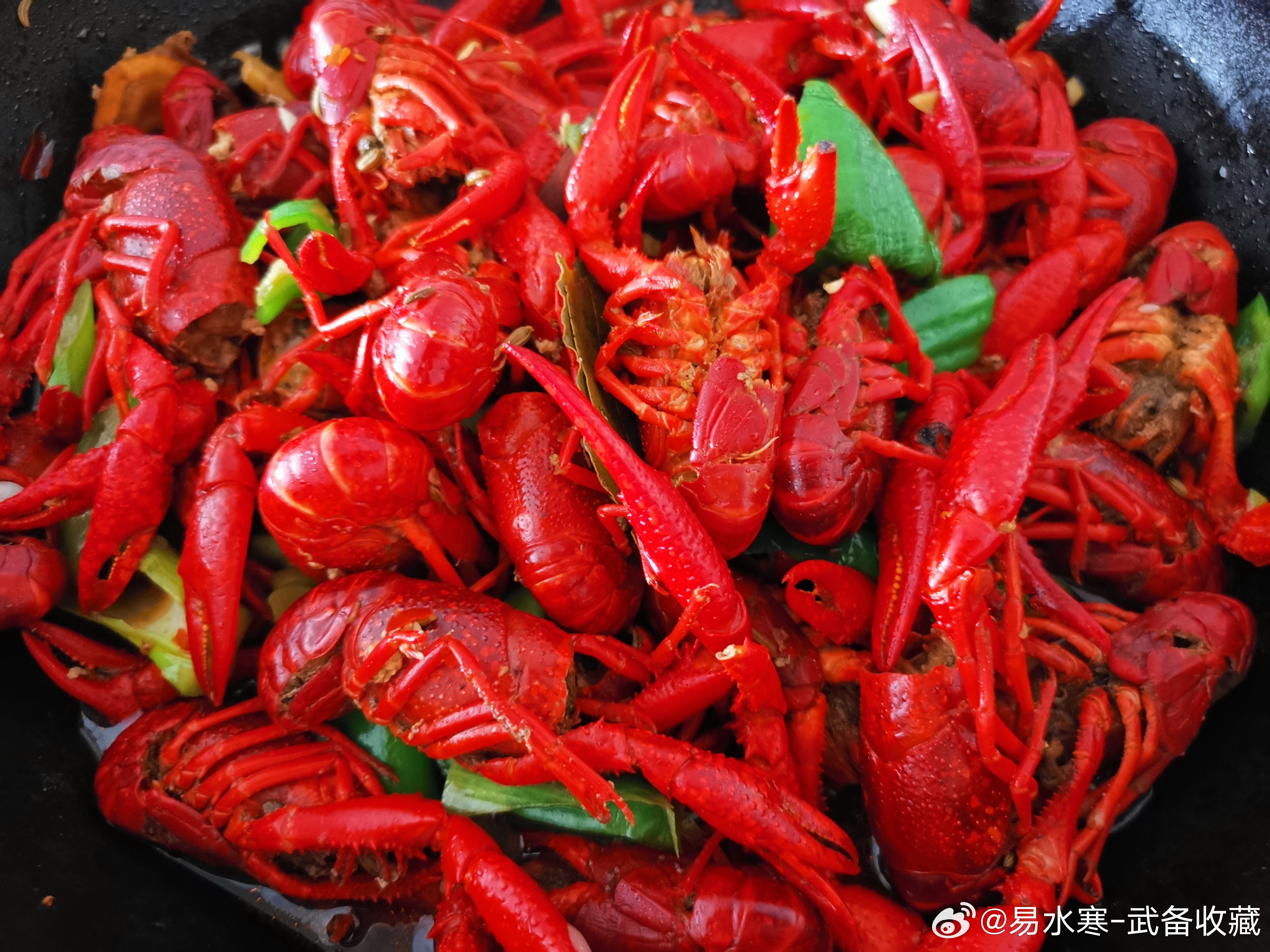 #美食# 又到撮虾季[色]           没有什么比亲手给家人做一锅拿手的