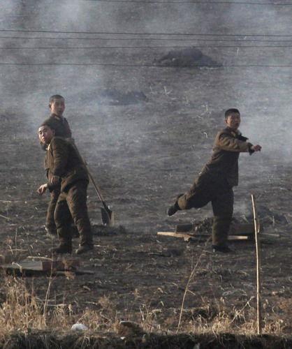 朝鲜士兵冲杀太猛，防空导弹被俄无人机炸毁，库尔斯克一个紧迫问题出现。朝鲜士兵在库