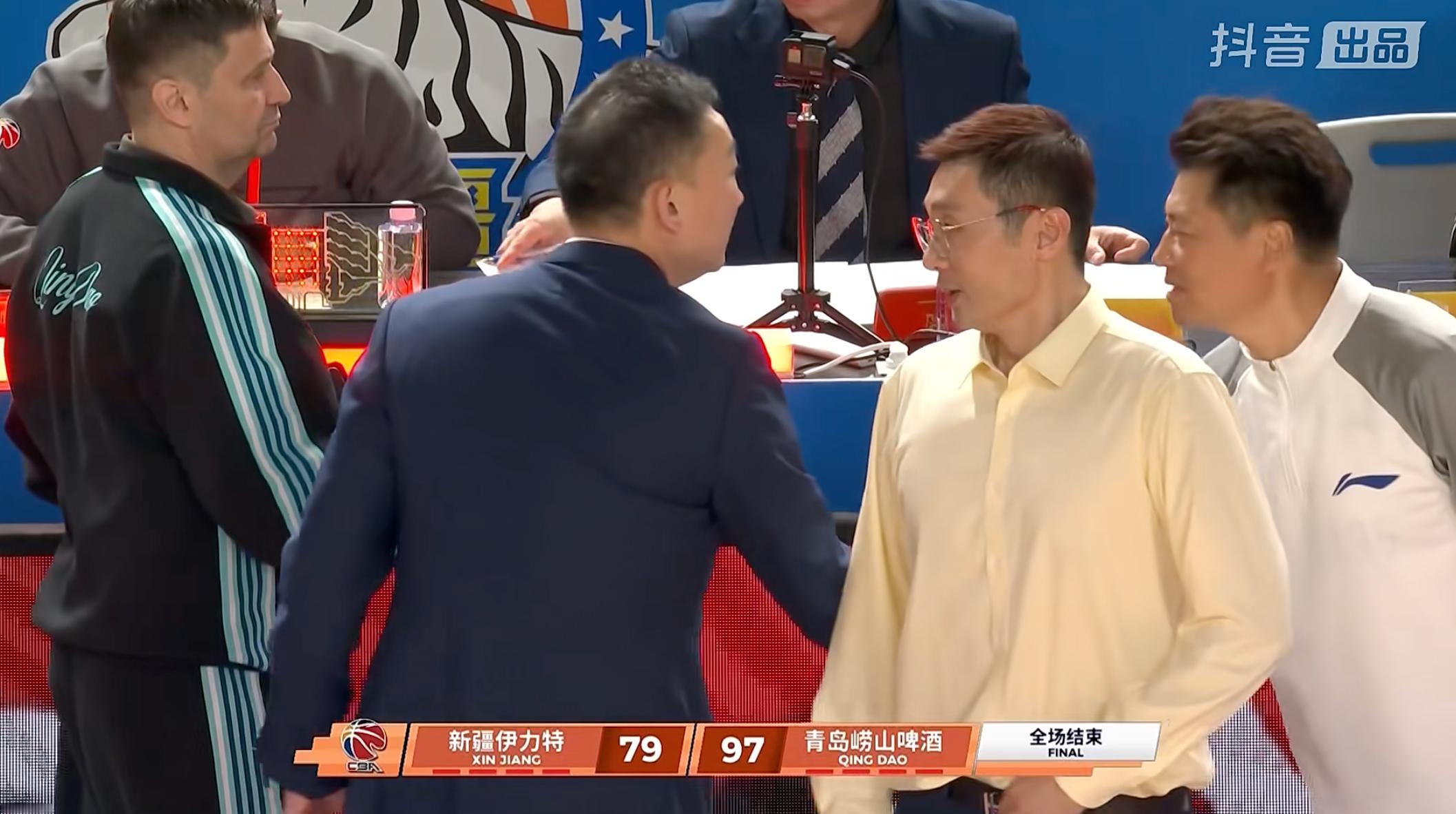 新疆队史首次主场输给青岛，他们这赛季的防守是断崖式下滑：上赛季他们百回合失分是1