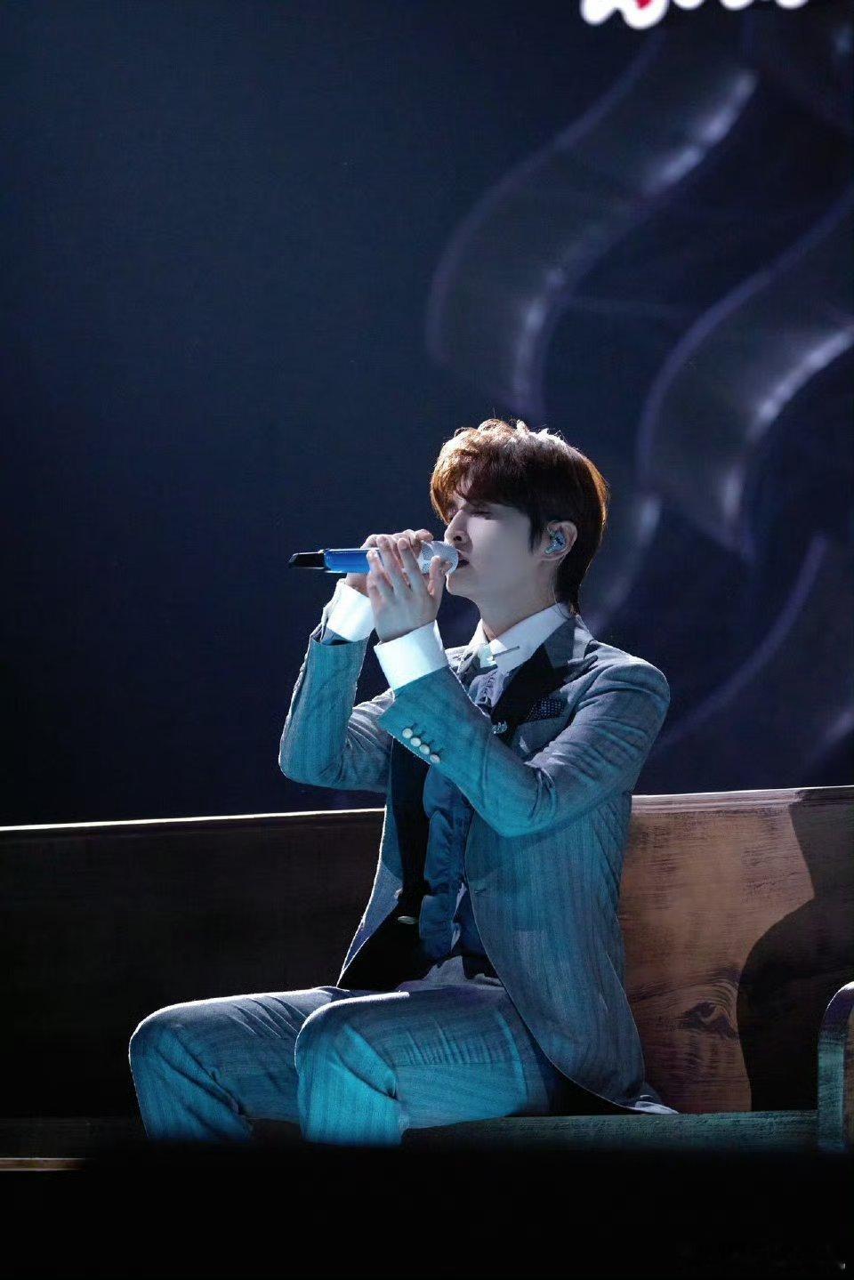 张远你多久没在音综舞台又唱又跳了 初代男团队长DNA动了！嘴上喊着忘动作，和苏有