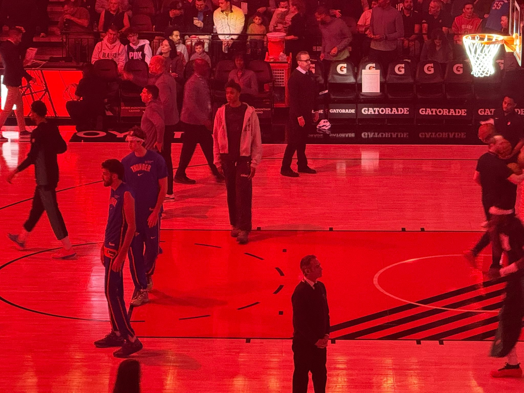 此次西海岸两连客，索伯也随队同行，这是他被选中后第一次去到客场。雷霆战胜开拓者雷