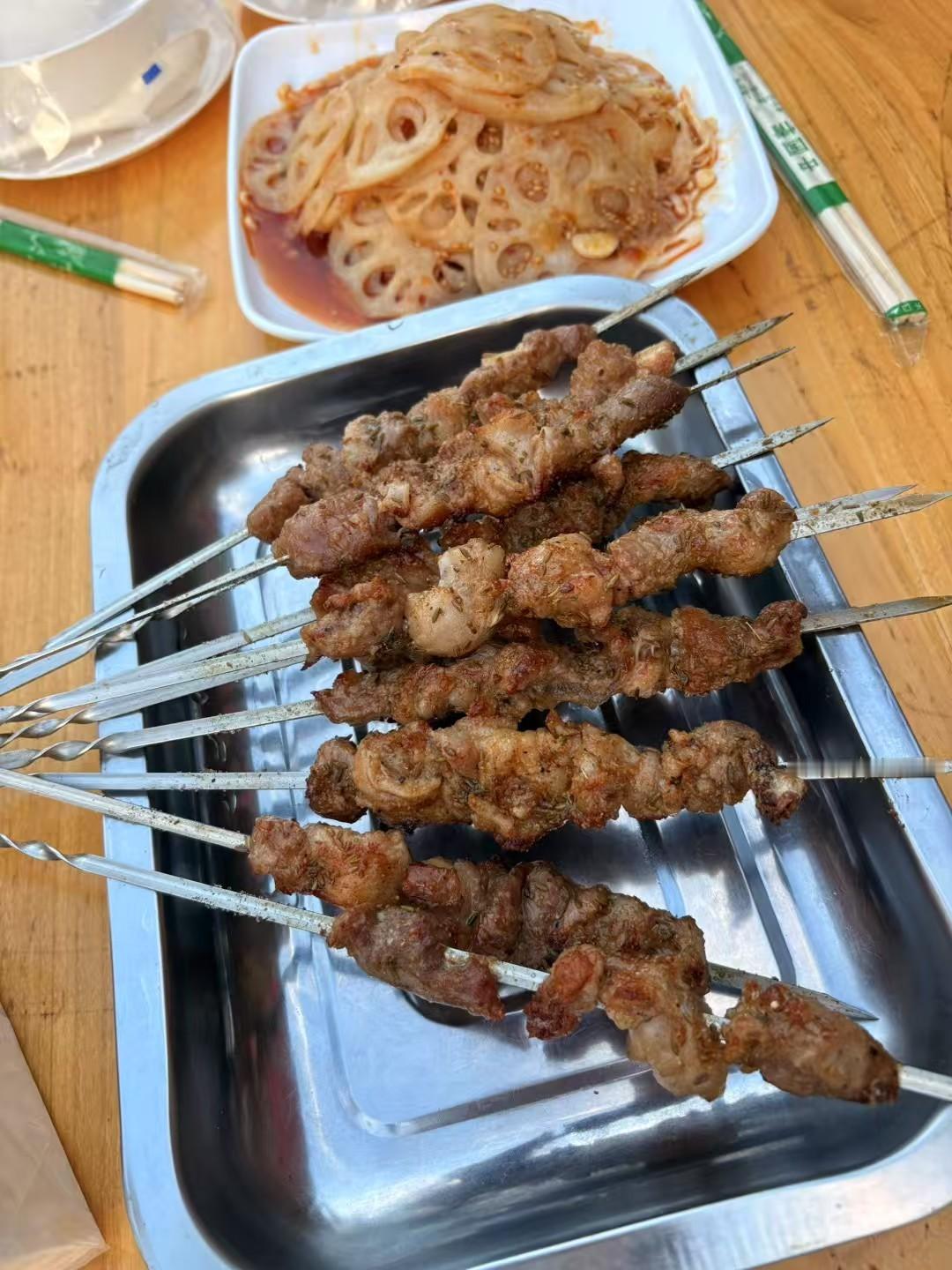 深夜放毒 夏天和烧烤啤酒很配 