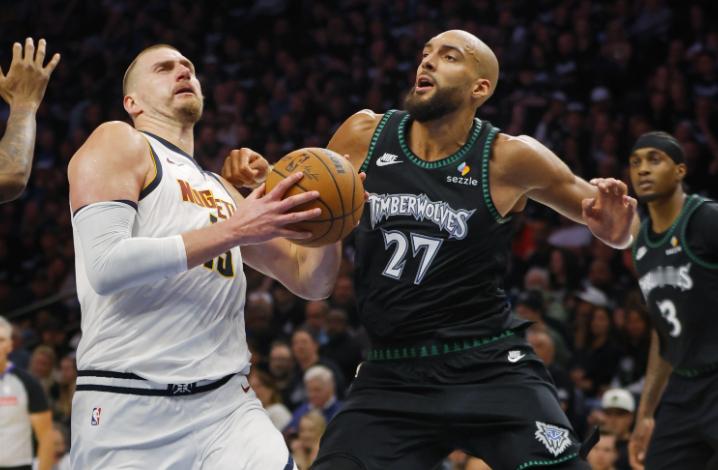 NBA官方发文盛赞戈贝尔季后赛至今的防守表现。官推写到：“精英防守全面展现！戈贝