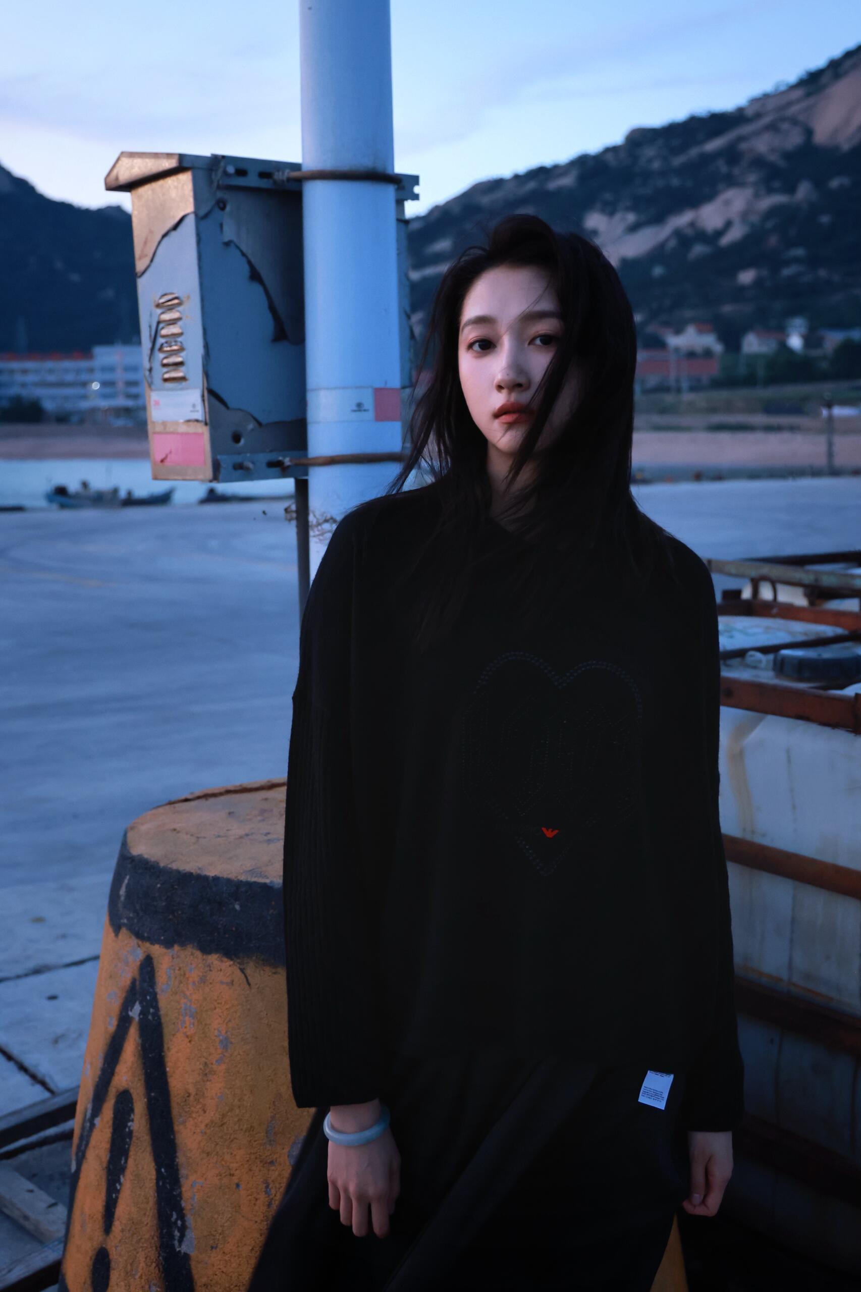 关晓彤今日📸彤越来越有故事感了 ​​​