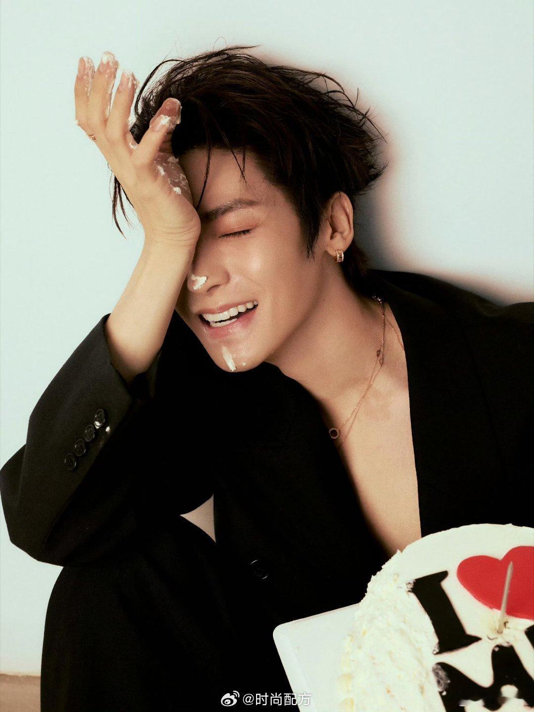 侯明昊29岁生日晒照侯明昊29岁生日来啦，让我们祝小侯生日快乐，新的一岁天天开心