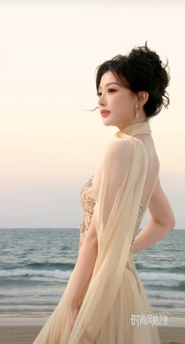 期待这个无敌大浓颜孔雪儿的美丽造型出席vogue活动的阵容