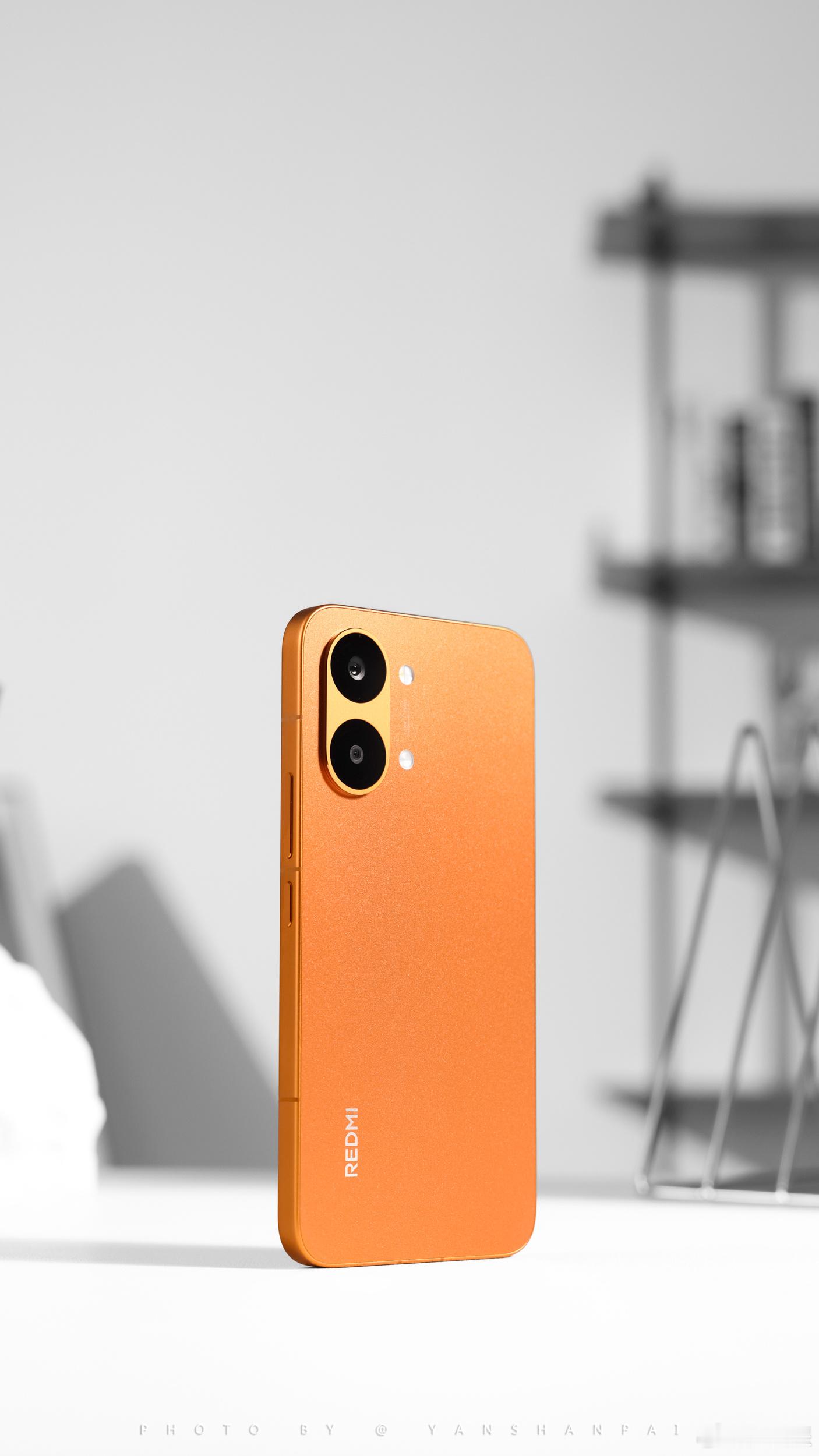 Turbo5Max橙意满满  REDMI Turbo 5系列终于来了！我们也是刚