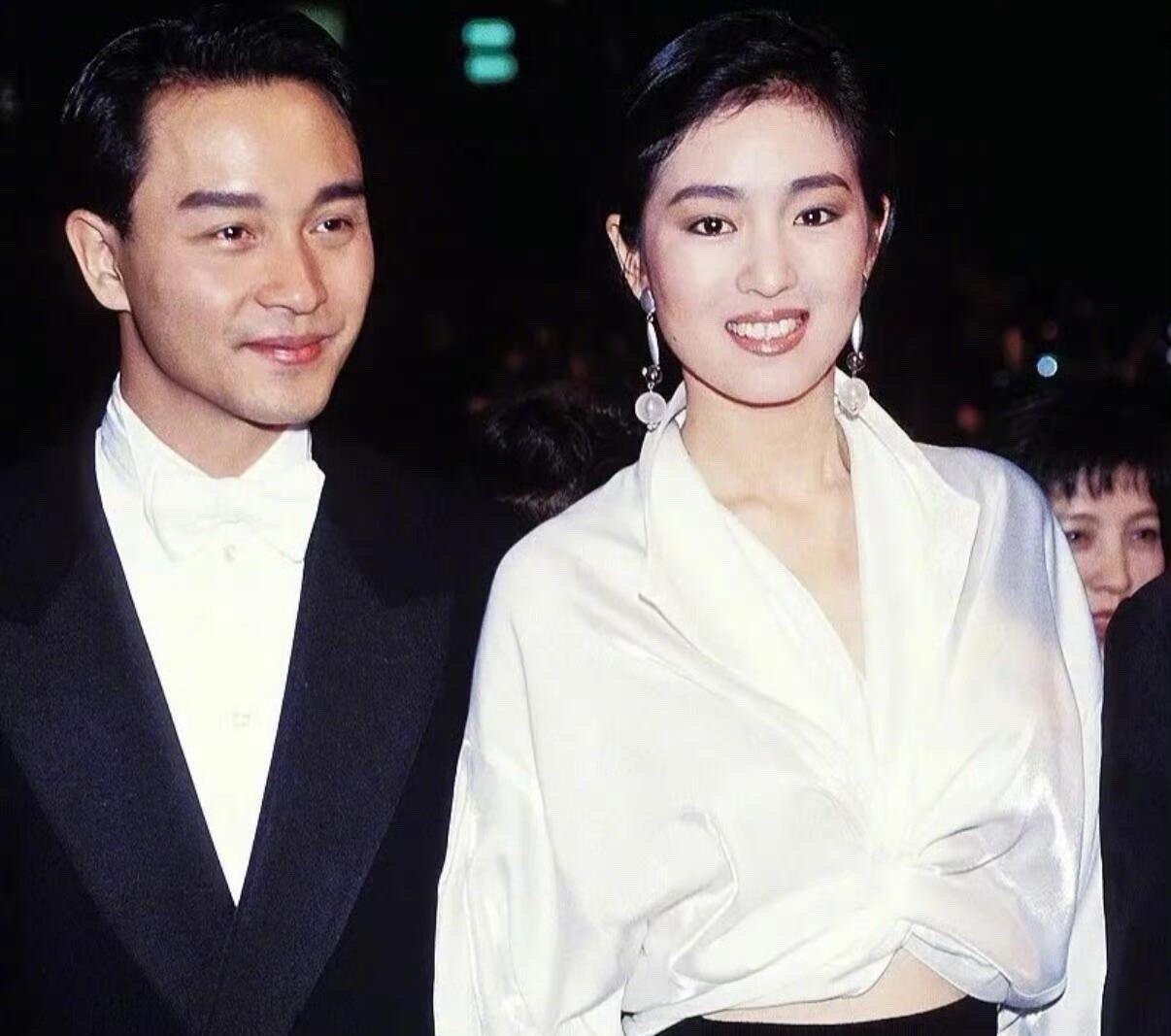 1993年戛纳海边，谁的风采能跨越三十多年依旧惊艳？🌊

瞧这组老照片，张国荣
