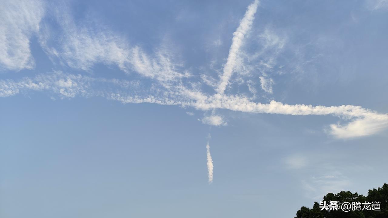 分享一张相册里随手拍的天空蓝天白云幻景多