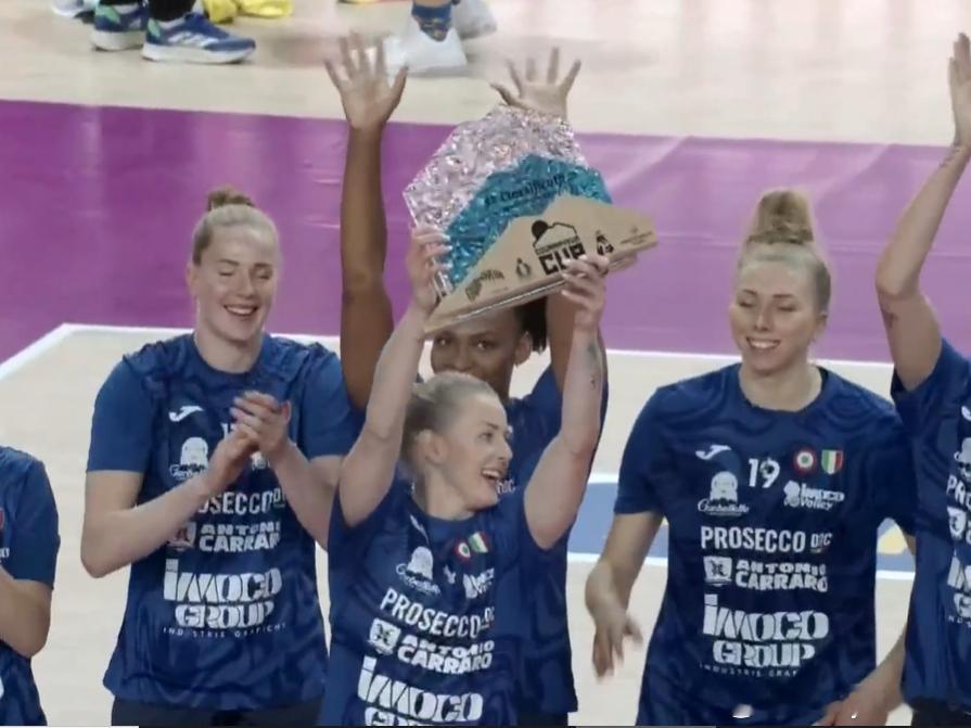 📸🇮🇹科内利亚诺夺得24-25赛季首冠#女排[超话]# ​​​