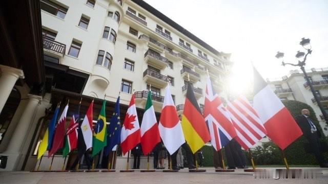 乌克兰总统泽连斯基表示，我已经向马克龙以及七国集团其他领导人提议邀请普京在七国集