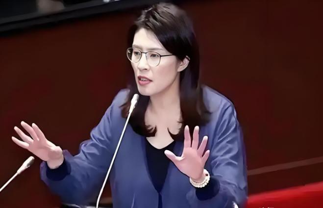 郑丽文民调碾压？


罗智强这次民调真有点意外啊。
网络投票拿到近七成支持，
比