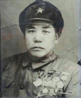 1955年授衔，毛主席看完名单后突然问：“那个一次砍杀27个日军的军中吕布怎么没