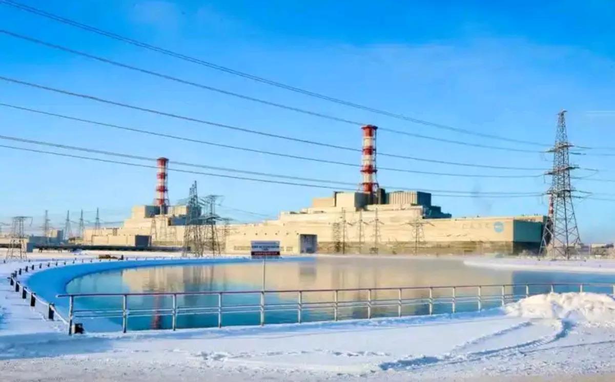 塔斯社报道，当地时间24日，国际原子能机构总干事格罗西，在社媒发文呼吁，俄乌双方