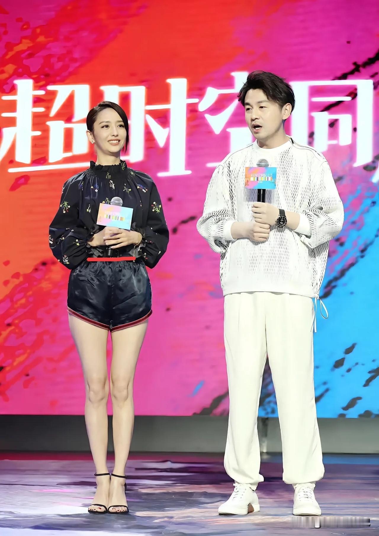 佟丽娅的腰围和雷佳音的头围是一样的[捂脸]