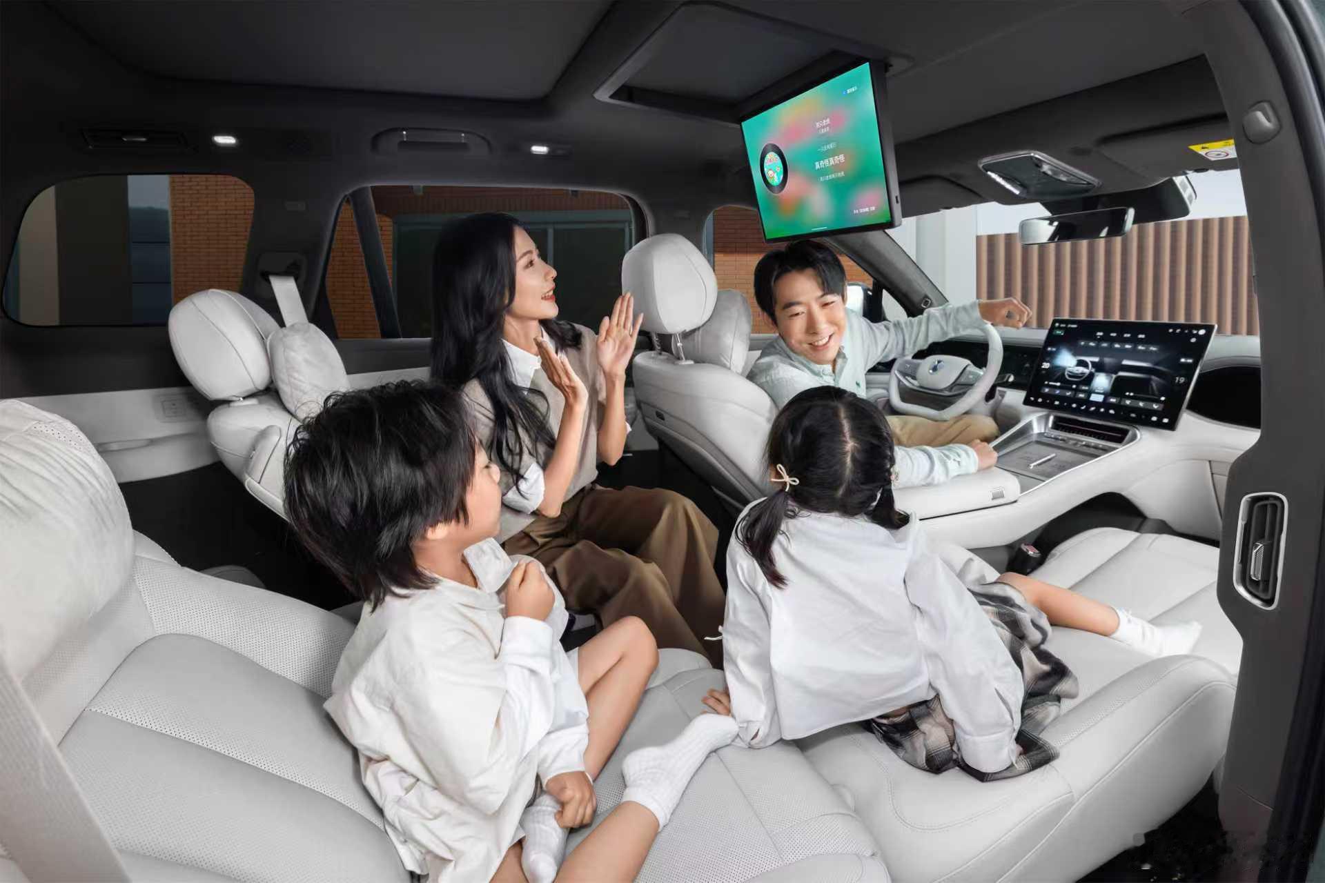 腾势N8L腾势N8L开启预售了！作为一款大六座安全豪华SUV，车长5200mm、