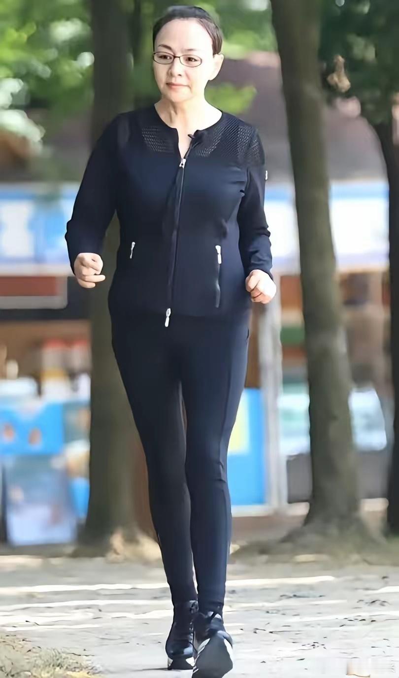 宋丹丹说，我允许子女啃老，我把他带到这个世界，他要啃我，我为什么不让？啃我可以，