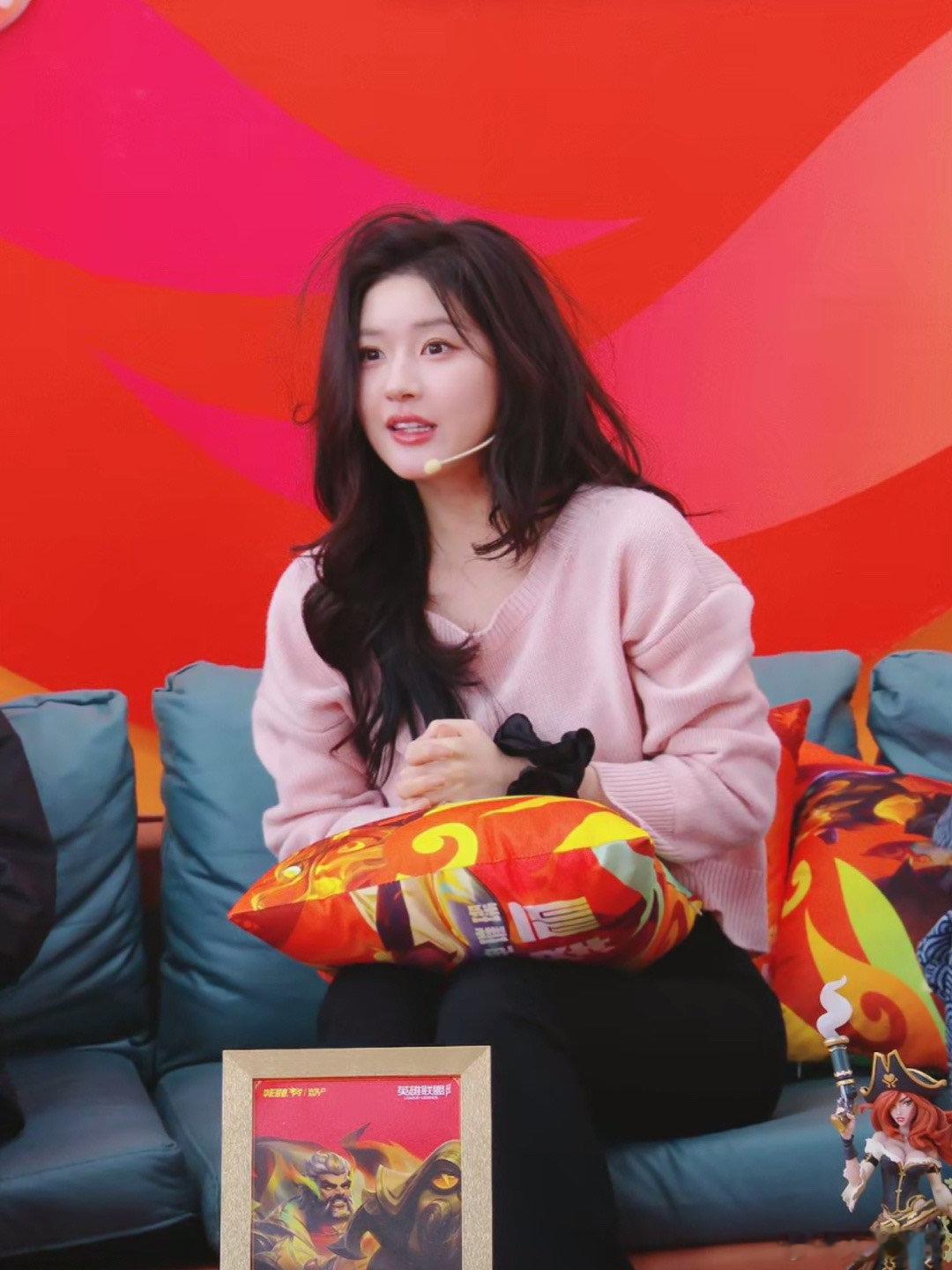#赵露思用脸打游戏第一人#目睹一场当红女明星忘记表情管理的直播！就问谁还没看过赵