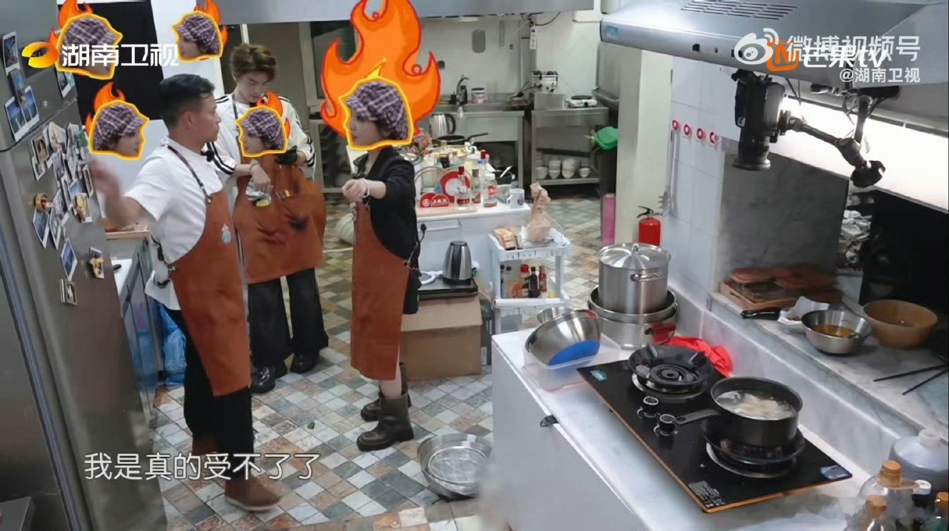 中餐厅 里小翟这波“作死”必须记一笔！煮饺子时对着月月各种使唤，拿蒜拿筷子忙不停