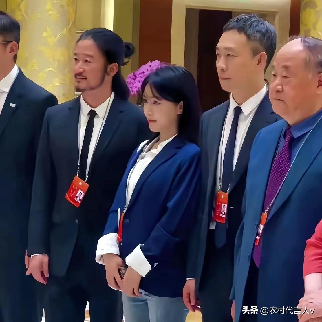 她停更三年，却比以前更忙了；不是不拍视频，是把镜头换成了合同和图纸；奶奶还在家，