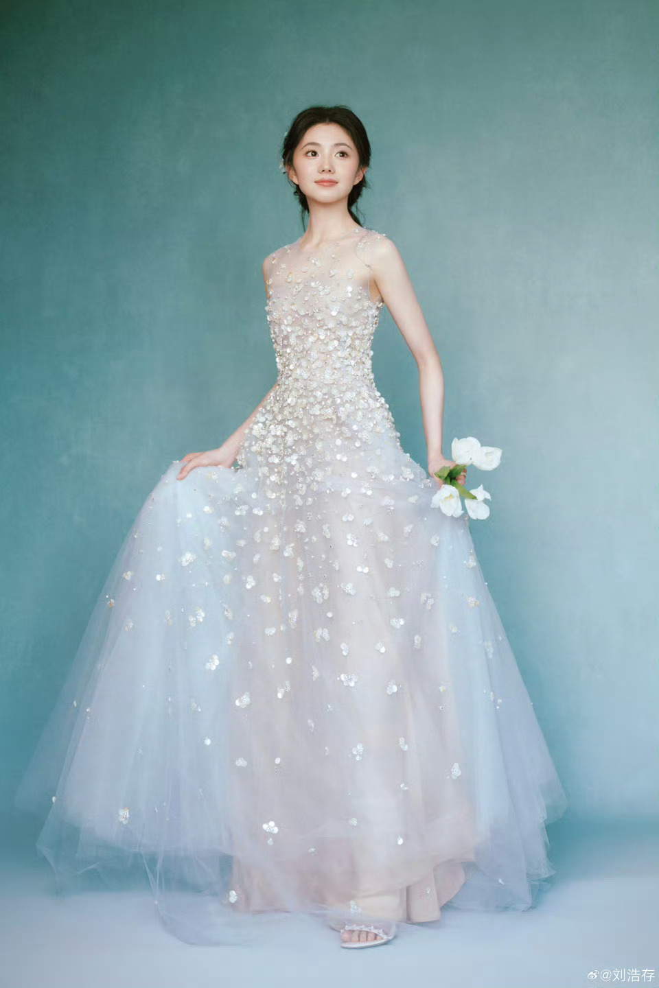 刘浩存油画少女刘浩存油画少女感完全美神降临