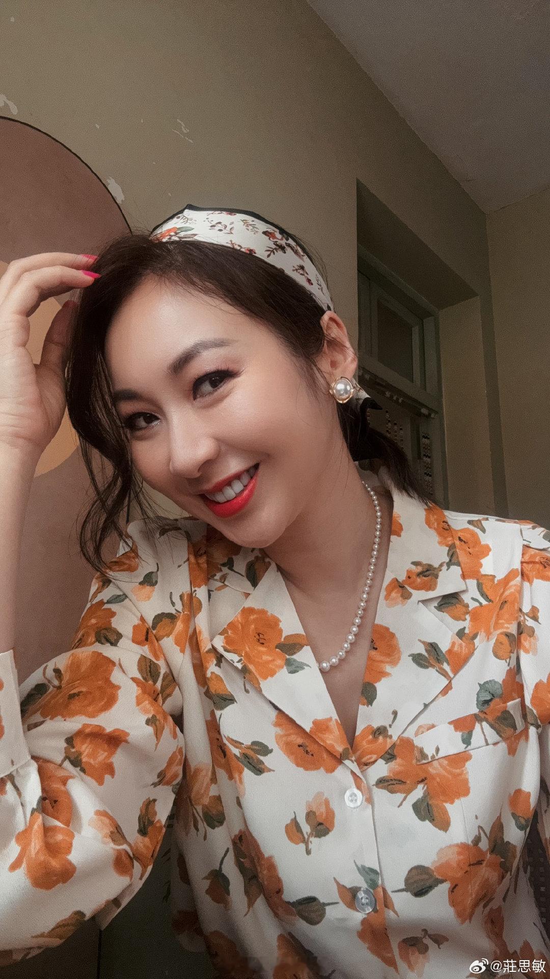 庄思敏再婚 庄思敏两年半前与圈外人老公杨秉逸离婚，今日港媒曝庄思敏与拍拖未够两年