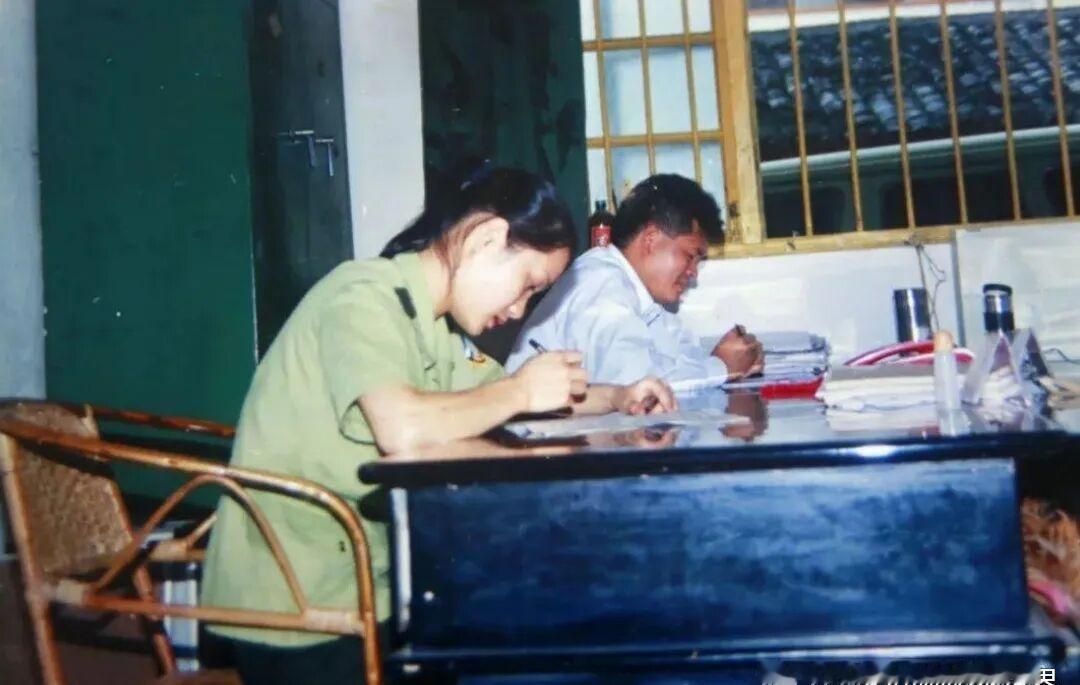 50元运费，两具尸体沉河，那天大渡河上漂下来的东西，不是意外，是算好的。
吉俄兄