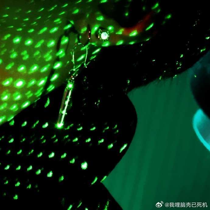 刘耀文是耳钉控吧刘耀文新歌来了 刘耀文新歌来了，刘耀文是耳钉控吧，从自拍到新歌的