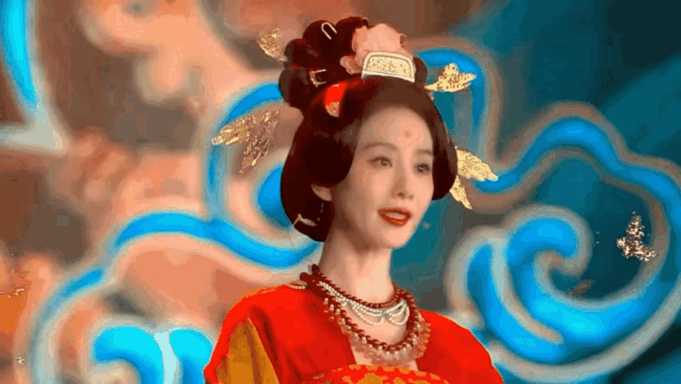 刘诗诗提前变老都没给我们打招呼，春晚她的模样像变了个人似的。其实《流金岁月》里她