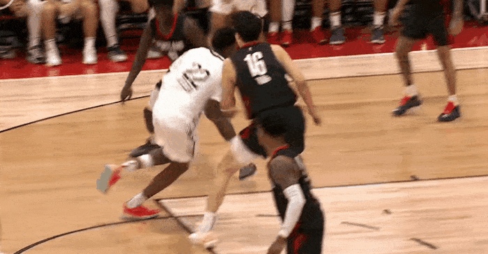 杨瀚森面对对位的奎因，交点学费，上课。越早暴露，越好。nba夏季联赛开拓者vs鹈