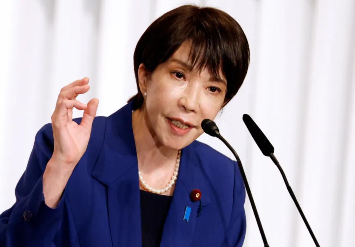 沉默一天后，高市内阁艰难开口，说出的话却让日本人大感耻辱。赤根智子被美国人制裁，