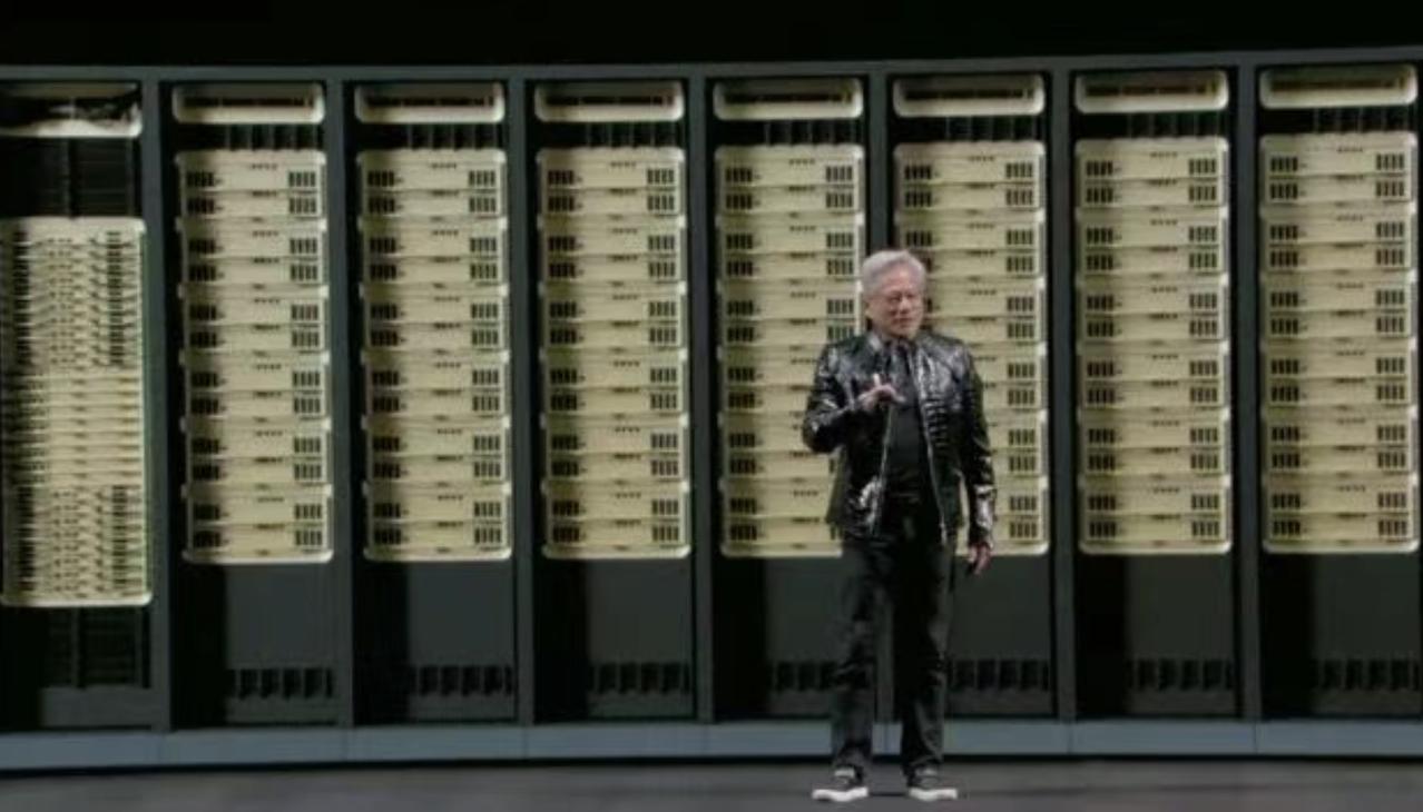 CES2026:英伟达发布Alpamayo汽车平台
CES现场，英伟达CEO黄仁