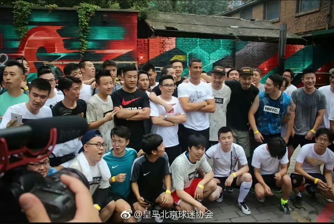 全网蹲C罗首秀一直以来与中国球迷双向奔赴的C罗，当然值得大家关注，不管表现如何，