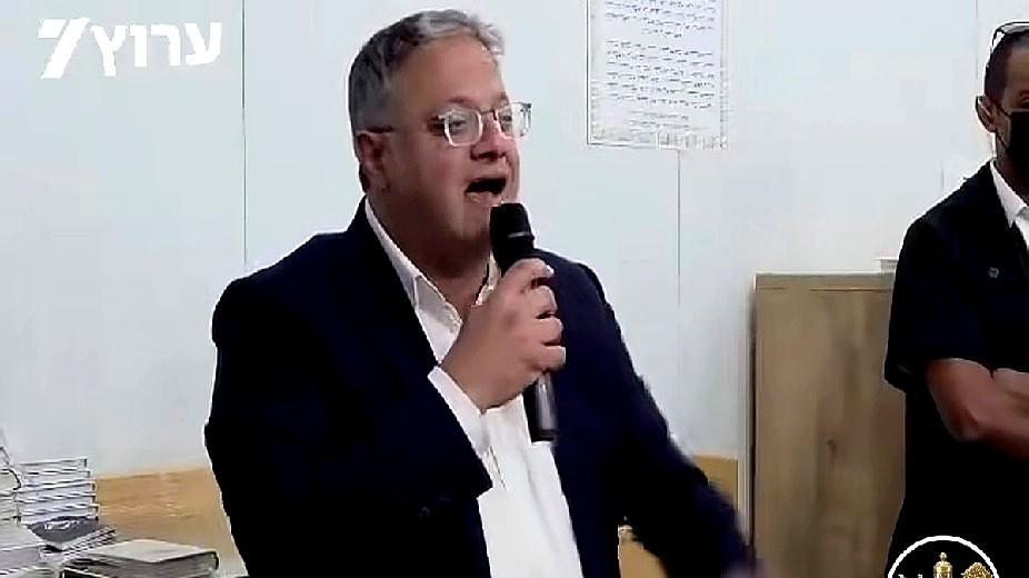 刚看到新闻，本格维尔又跳出来了。10月19号，公开喊话内塔尼亚胡全面恢复加沙军事