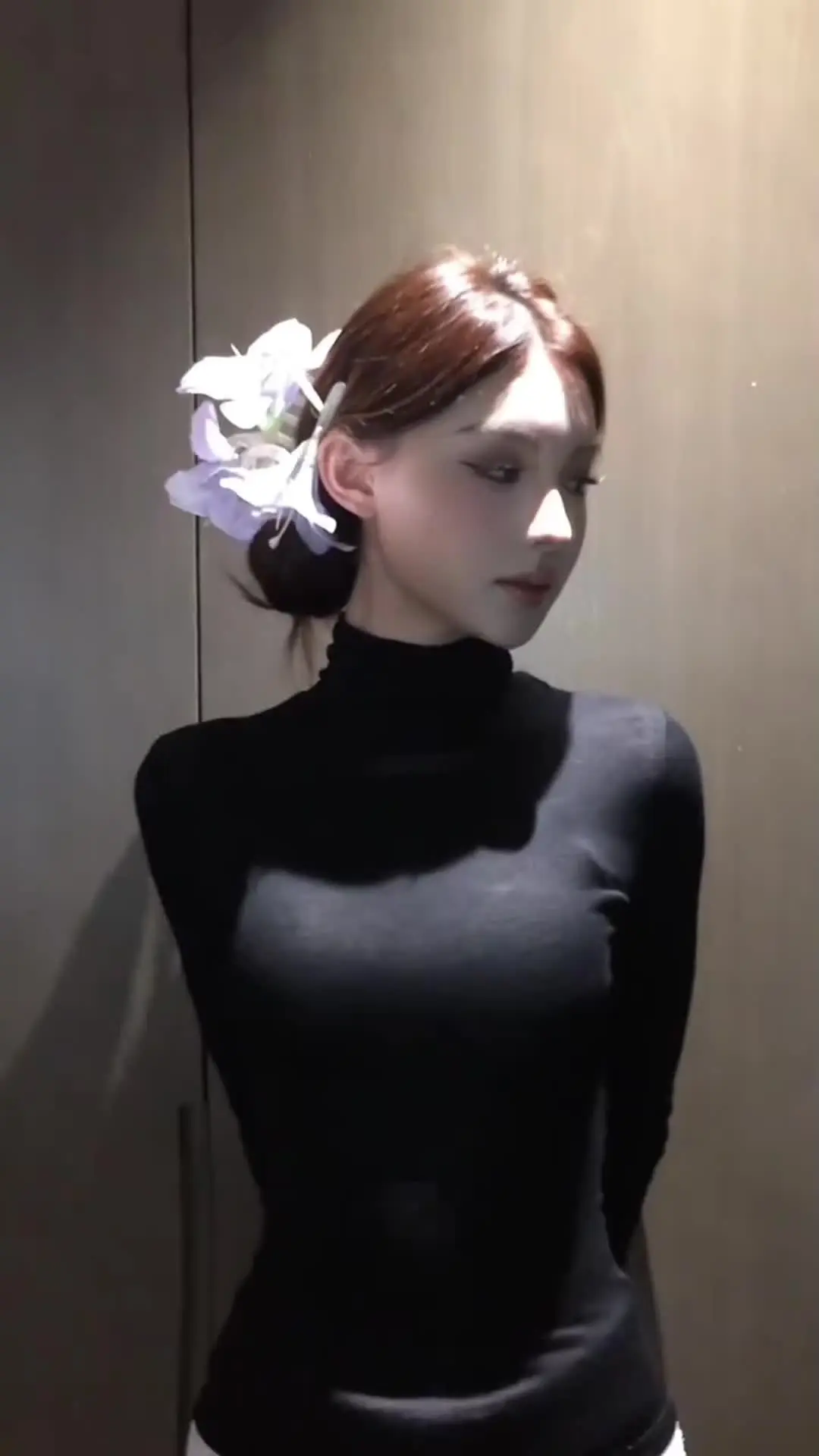 我有一个朋友，她很美